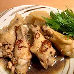 รูปของ 手羽元と大根の豆鼓煮
