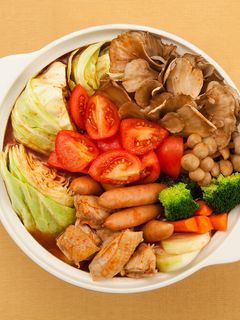 野菜たっぷり!トマトとまいたけのトマト鍋-レシピのメイン写真
