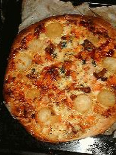 Pizzaの生地(薄焼き&ふっくら)と 鮭&なめこのピッツア-レシピのメイン写真
