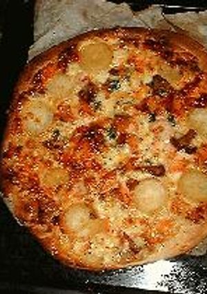 Pizzaの生地（薄焼き＆ふっくら）と　鮭＆なめこのピッツア-レシピのメイン写真