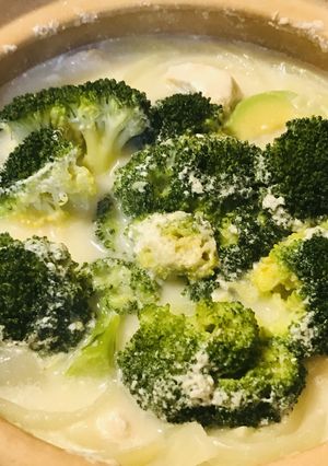アボカド＆ブロッコリーの洋風チーズ豆乳鍋-レシピのメイン写真