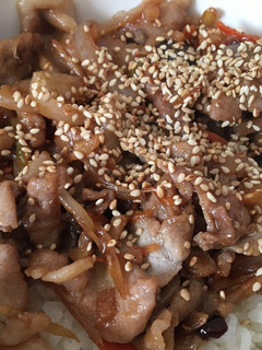 冷やし中華のごまだれ活用の豚しょうが丼!-レシピのメイン写真