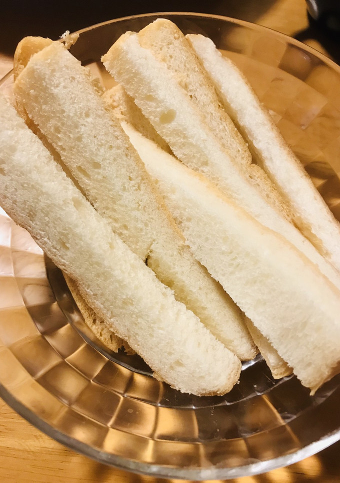 食パンの端っこ限定 パン耳スティック by BistroMiti 【クックパッド】 簡単おいしいみんなのレシピが392万品