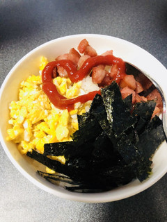 朝食に!ウィンナー、卵、海苔の三色丼!-レシピのメイン写真