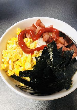 朝食に!ウィンナー、卵、海苔の三色丼!-レシピのメイン写真