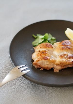 味付けは塩のみ!簡単チキンソテー-レシピのメイン写真