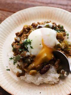 とろ~り温玉のせ ラム肉のドライカレー-レシピのメイン写真