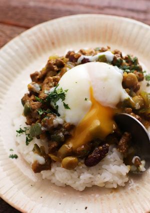 とろ～り温玉のせ　ラム肉のドライカレー-レシピのメイン写真