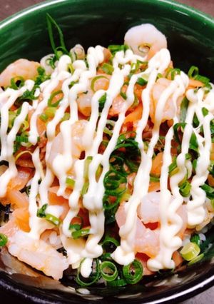 むきえびとスモークサーモンのマリン丼-レシピのメイン写真