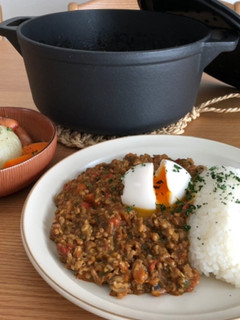 鋳物鍋できのこたっぷりキーマカレー-レシピのメイン写真