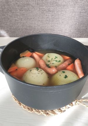 鋳物ホーロー鍋で丸ごと玉ねぎポトフ-レシピのメイン写真