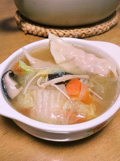 手作り餃子で野菜たっぷり水餃子鍋❤︎⃜-レシピのメイン写真