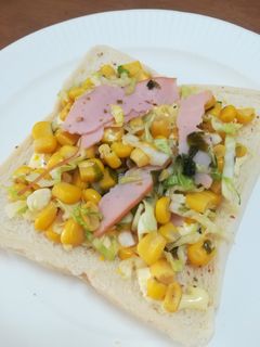 簡単☆朝トースト:余り物サラダとふりかけ-レシピのメイン写真