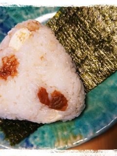 梅クリームチーズおかかおにぎり-レシピのメイン写真