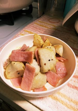 ご飯がススム!簡単里芋とベーコン炒め-レシピのメイン写真