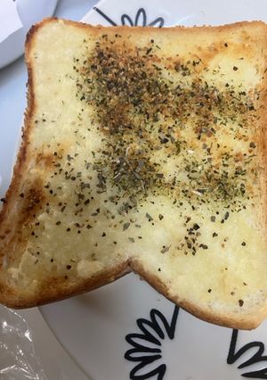 食パンで簡単！ガーリックトースト-レシピのメイン写真