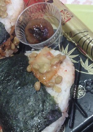 備蓄米で爆弾おにぎりV48〜納豆・キムチ-レシピのメイン写真