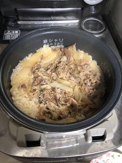 牛丼、牛めしの具で炊飯器炊き込みご飯-レシピのメイン写真