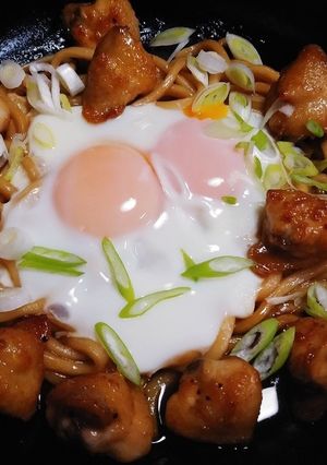 鶏照りの焼きうどんたまごのせ(簡単)-レシピのメイン写真
