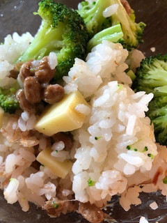 納豆とブロッコリーおかかたっぷり混ぜご飯-レシピのメイン写真