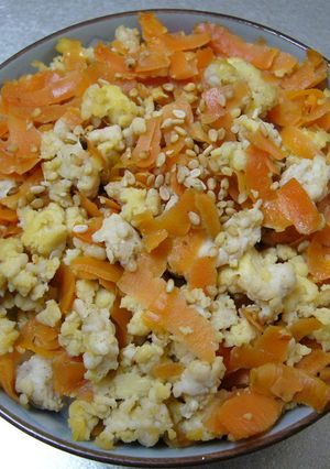 №２０　人参の皮でエコヘルシー鶏そぼ丼-レシピのメイン写真