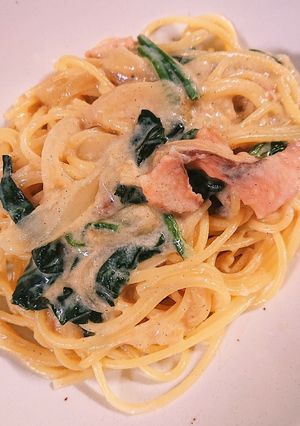 サーモンとほうれん草のクリームパスタ-レシピのメイン写真