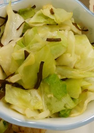 キャベツの塩昆布バター蒸し☆宇都宮市保セ-レシピのメイン写真
