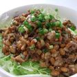 簡単でご飯がすすむ♪挽き肉納豆丼