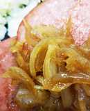 厚切りハムの玉ねぎしょうが風味ソースかけ
