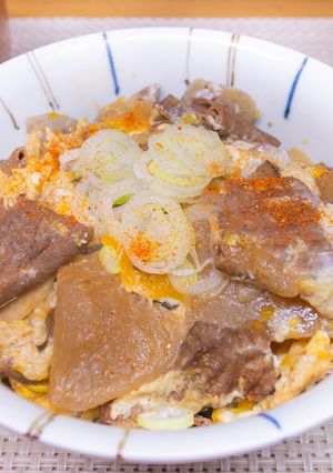 もつ煮の卵とじ丼-レシピのメイン写真