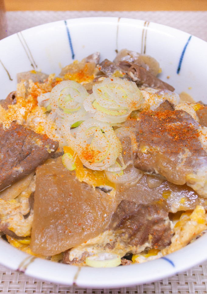 もつ煮の卵とじ丼-レシピのメイン写真