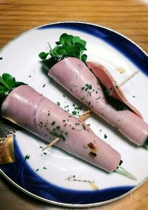 貝割れ大根をハムと海苔と鰹節で巻いて☺⛄-レシピのメイン写真