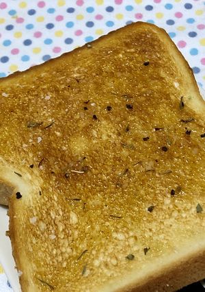 オリーブハーブトースト-レシピのメイン写真