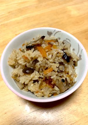 鶏ガラスープで炊き込みご飯♡-レシピのメイン写真