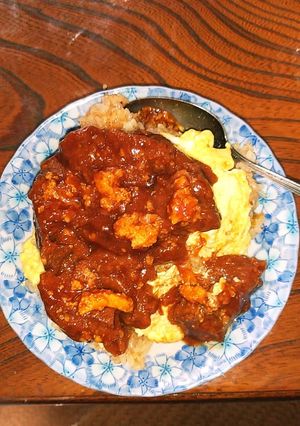 牛タンシチュー缶詰乗せオムライス-レシピのメイン写真