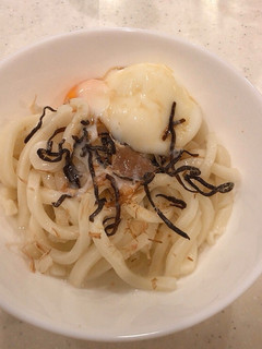 塩こんぶおかか梅干しの、温玉うどん-レシピのメイン写真
