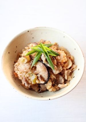 生姜が美味しい♪【豚と生姜の炊き込みご飯-レシピのメイン写真