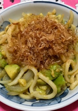 たまねぎとアボカドの焼うどん-レシピのメイン写真