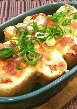 栃尾揚げに塩辛とチーズ乗せて焼いたやつ♡-レシピのメイン写真