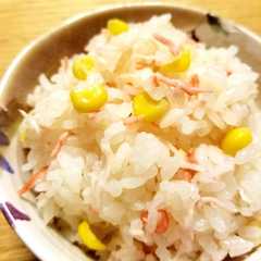 รูปของ 子供も♡カニカマとコーンの炊き込みご飯