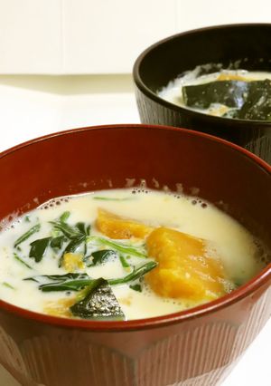 冬至にも♪カボチャほうれん草の豆乳みそ汁-レシピのメイン写真