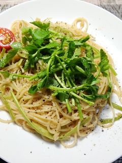 セリのウニ風味パスタ-レシピのメイン写真