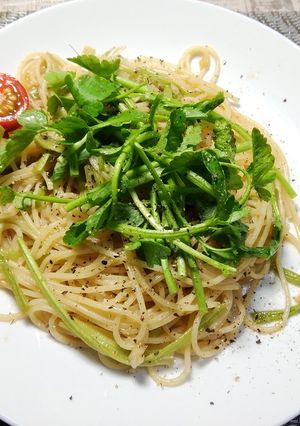 セリのウニ風味パスタ-レシピのメイン写真