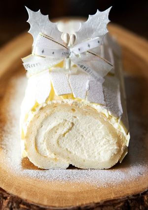 クリスマスケーキに白いブッシュドノエル-レシピのメイン写真
