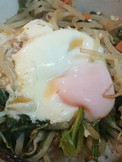 半熟目玉焼きと野菜の丼-レシピのメイン写真