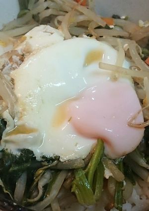 半熟目玉焼きと野菜の丼-レシピのメイン写真