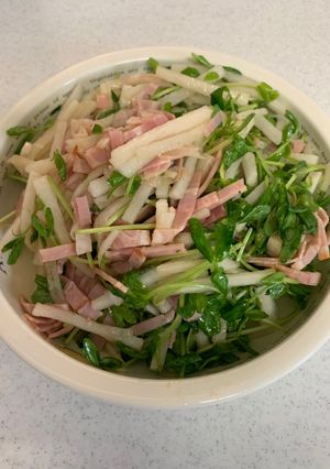 大根と豆苗、ベーコンのサラダ-レシピのメイン写真