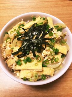 腸まで届く油揚げと玉ねぎの卵とじ丼-レシピのメイン写真