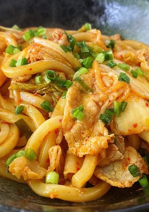 【超簡単】間違いない！豚キムチ焼うどん-レシピのメイン写真
