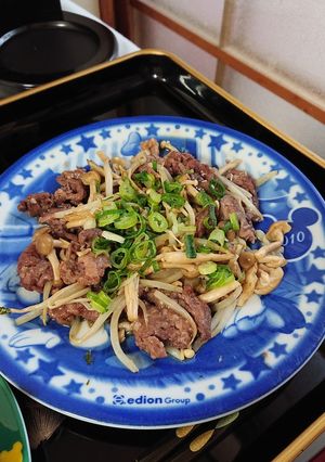 簡単夕食!牛肉とキノコ炒め-レシピのメイン写真